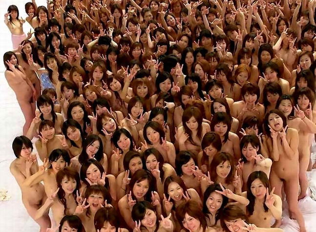 【圧倒】裸の女性をしつこいくらい並べたエロ画像