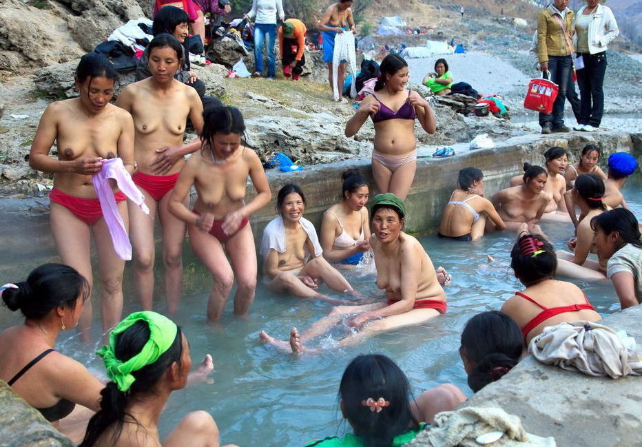 中国 露天風呂 温泉 エロ画像