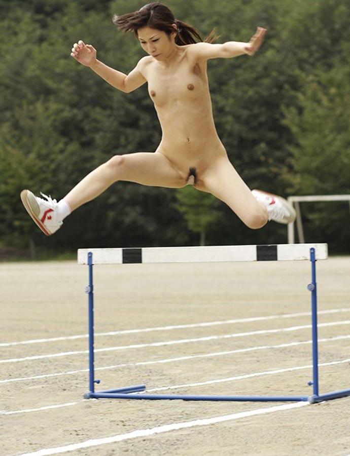 女性アスリートが丸出しで運動してる裸スポーツのエロ画像 性癖エロ画像 センギリ