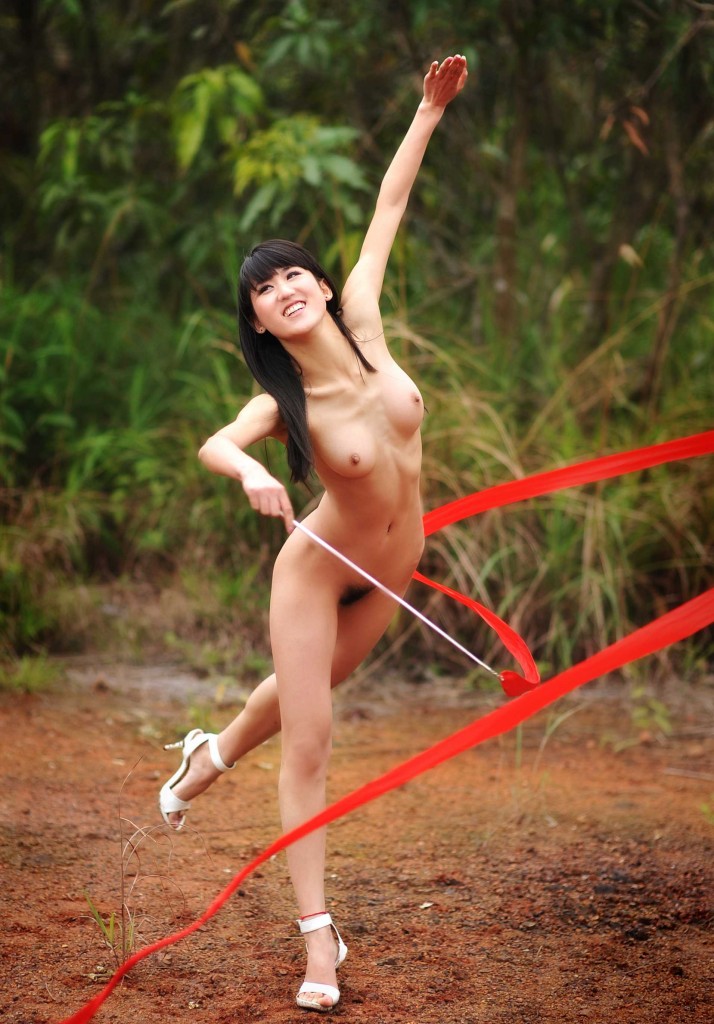 女性アスリートが丸出しで運動してる裸スポーツのエロ画像 性癖エロ画像 センギリ