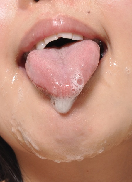 舌や唾液・出っ歯も飛び出すお口周りのエロ画像