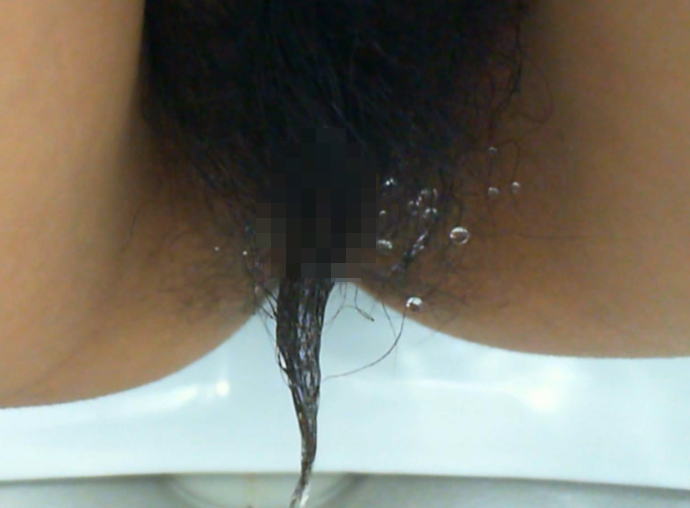 【放尿動画】排尿時って女子の陰毛ビショ濡れになるんだな～